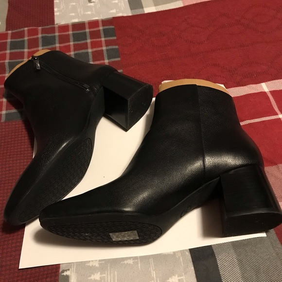 Michael Kors Alane Flex Bootie Leather. - Picture 4 of 11